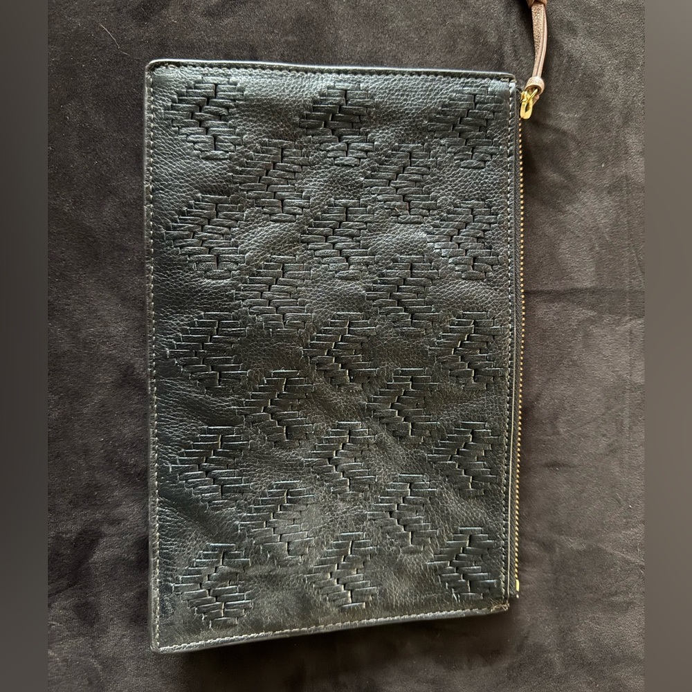 Black Textured Fossil Clutch Textured Zip Wrist Strap